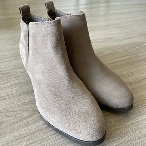Brand new waterproof heeled booties in tan